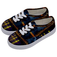 London Skyline England Landmark Kids  Classic Low Top Sneakers by Celenk
