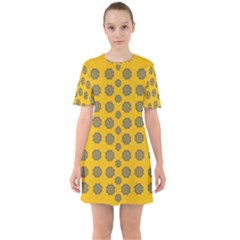 Sensational Stars On Incredible Yellow Sixties Short Sleeve Mini Dress