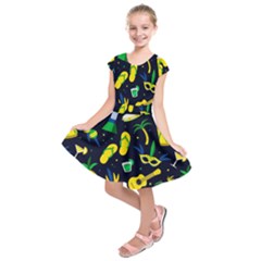 Seamless Brazilian Carnival Pattern With Musical Instruments Kids  Short Sleeve Dress by Vaneshart