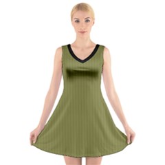 Woodbine Green - V-neck Sleeveless Dress by FashionLane