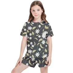 Folk Flowers Print Floral Pattern Ethnic Art Kids  Tee And Sports Shorts Set by Eskimos