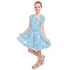 Dentist Blue Seamless Pattern Kids  Short Sleeve Dress