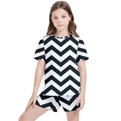 Black And White Chevron Kids  T-shirt And Sports Shorts Set