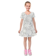 Damask, Desenho, Flowers, Gris Kids  Short Sleeve Velvet Dress by nateshop