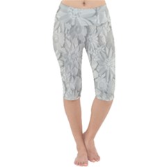 Damask, Desenho, Flowers, Gris Lightweight Velour Cropped Yoga Leggings by nateshop