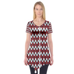 A Red And Black Zigzag Pattern On A White Background Short Sleeve Tunic 