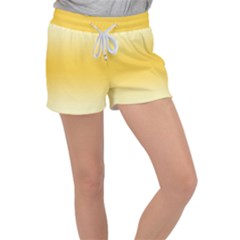 Cream Yellow To Amber Orange Bilinear Gradient Women s Velour Lounge Shorts