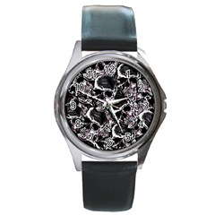 Skulls Pattern Round Metal Watch