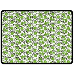 Roses Pattern Fleece Blanket (large) 