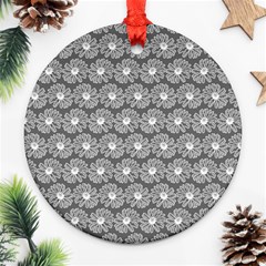 Gerbera Daisy Vector Tile Pattern Round Ornament (two Sides)